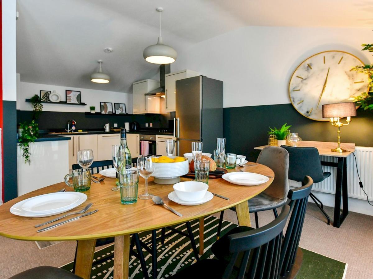 Pass The Keys Perfectly Located Stylish 2 Bed Home With Parking Newport  Exteriör bild