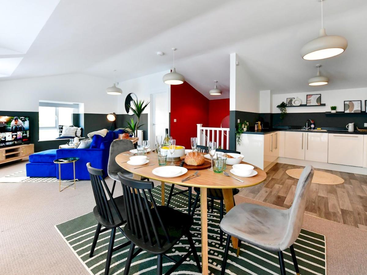 Pass The Keys Perfectly Located Stylish 2 Bed Home With Parking Newport  Exteriör bild