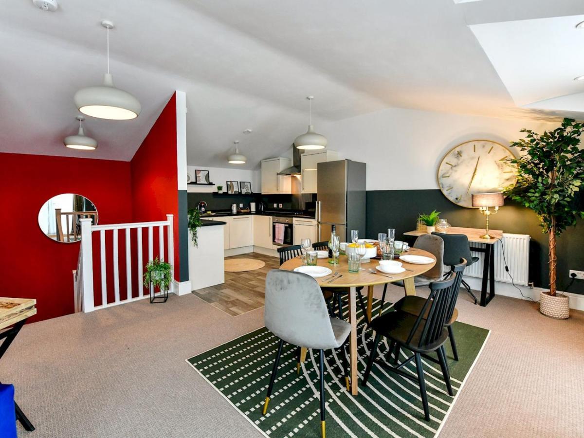 Pass The Keys Perfectly Located Stylish 2 Bed Home With Parking Newport  Exteriör bild