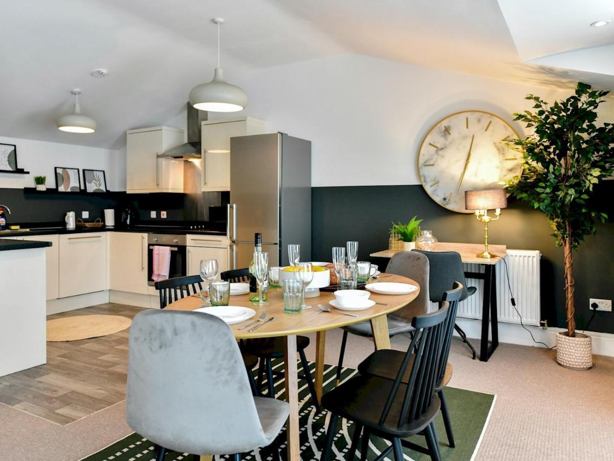 Pass The Keys Perfectly Located Stylish 2 Bed Home With Parking Newport  Exteriör bild